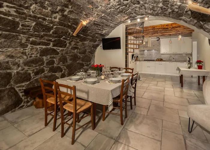 Stancija Kavali Stone House, Zvoneca-opatija Panzió