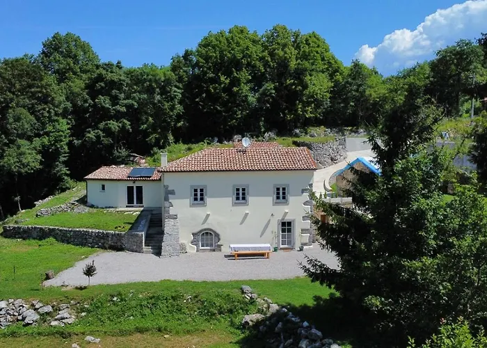 Stancija Kavali Stone House, Zvoneca-opatija Panzió