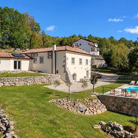 Stancija Kavali Stone House, Zvoneca-opatija