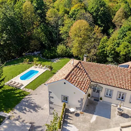 Stancija Kavali Stone House, Zvoneca-opatija krevet i doručak 4*